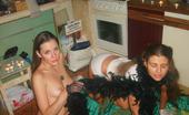 2 Sexy Girls Posing Naked